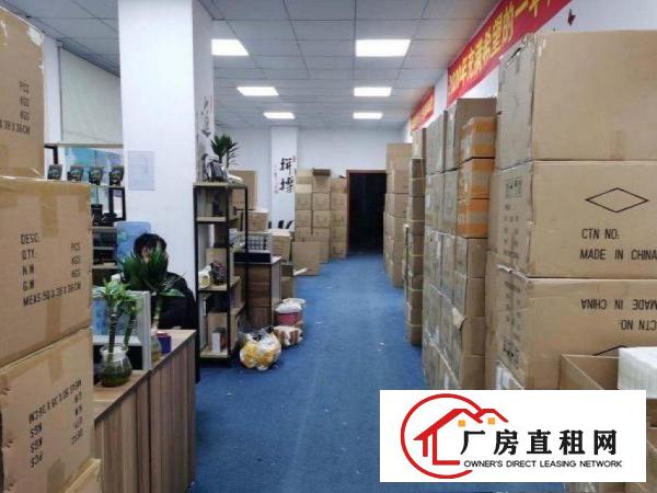  横岗六约新出楼上一整层精装修450平厂房出租，上下货方便