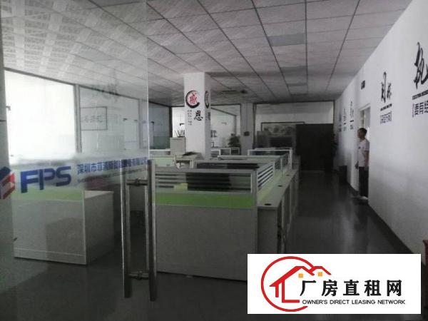  横岗松柏1000平楼上带装修贴片厂房出租，形象好，有电梯