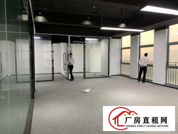  横岗地铁口全新办公带装修350平方米招租