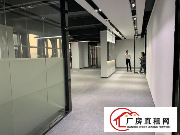  横岗地铁口全新办公带装修350平方米招租