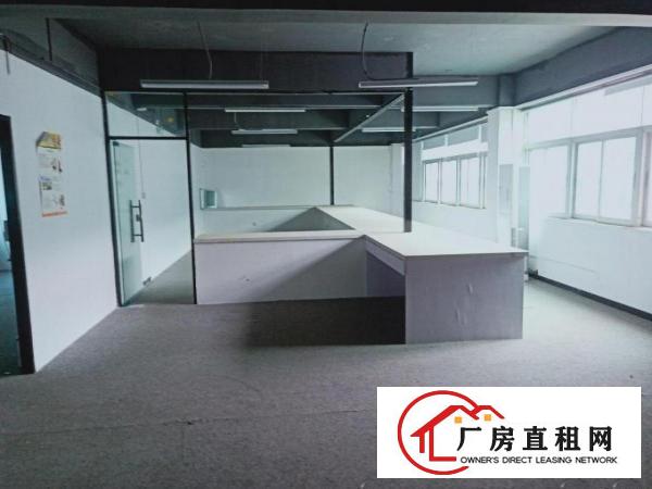  横岗六约金泉路边上科技园三楼带现成装修500平厂房招租