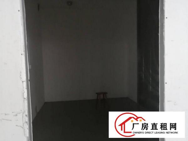  横岗安良新出楼上带装修整层1680平出租