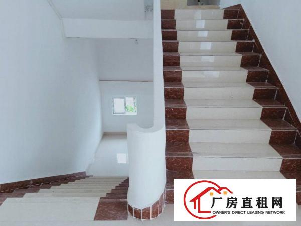  深圳市龙岗大道边，地铁口900米，原房东自有小独栋厂房招租