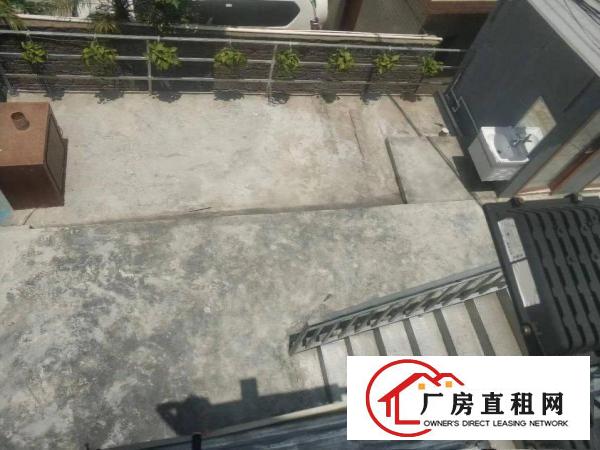  深圳市龙岗大道边，地铁口900米，原房东自有小独栋厂房招租