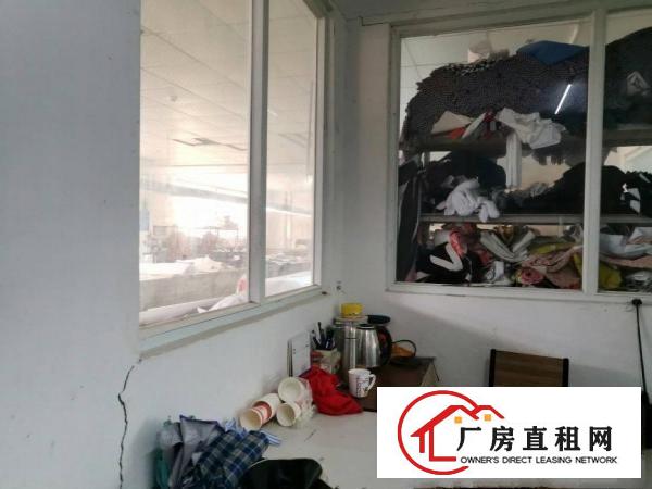  横岗原房东安良现成服装装修1200平方大小分租