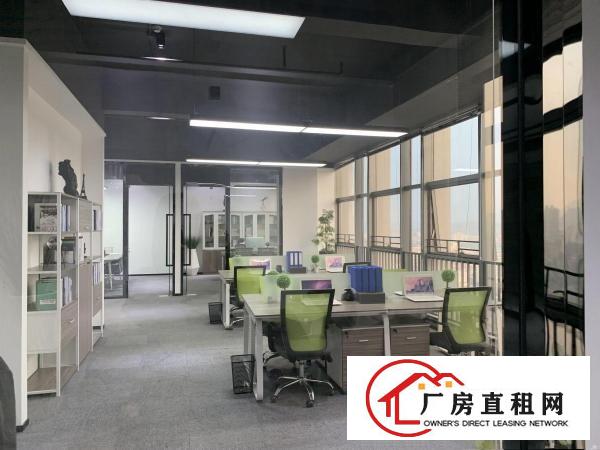  横岗地铁口全新办公带装修230平方米招租