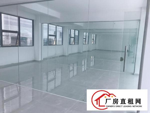  永湖地铁站旁新出带红本厂房三楼2400平方，带装修
