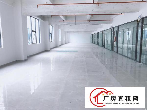  永湖地铁站旁新出带红本厂房三楼2400平方，带装修