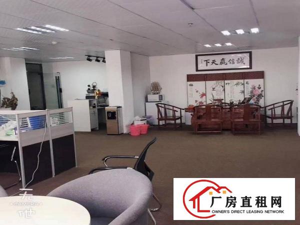  龙岗横岗地铁站500米出新出3楼200平办公场地招租无转让费