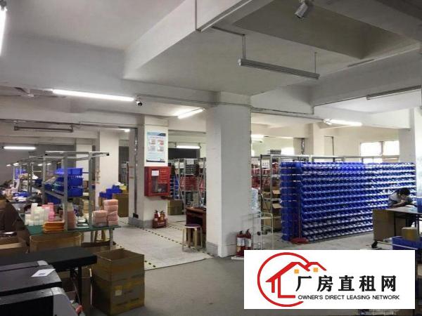  个人整层分租仓库无公摊实用面积高，价钱低。现分租。双向电梯