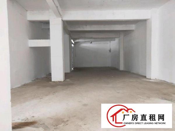  交通便利，有大型商场，地铁口