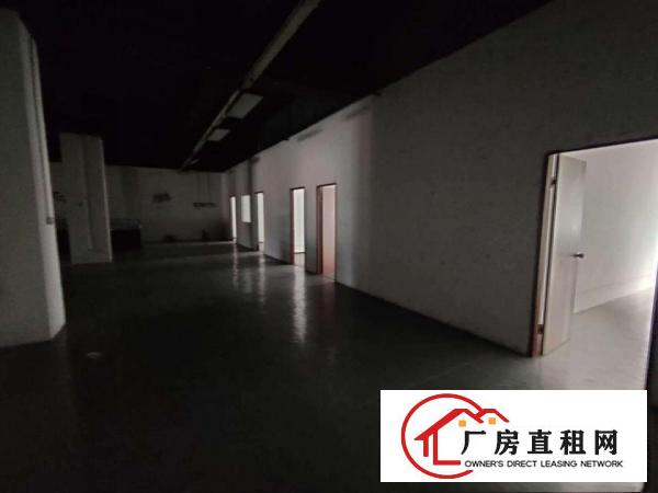  坂田新出原房东厂房一楼1100平出租