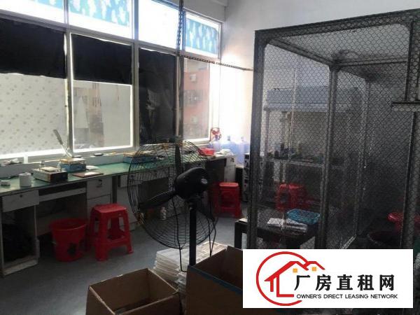  有停车位电梯附近有地铁