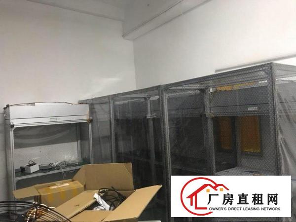  有停车位电梯附近有地铁