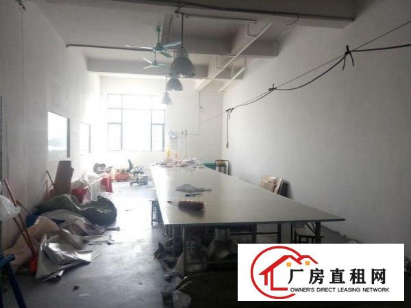  坂田文化广场楼上厂房700方出租，可办环评，方正实用