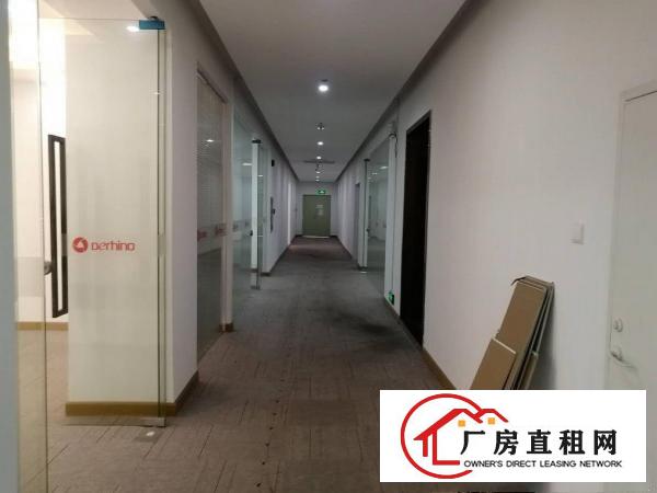  坂田五和地铁口2000平一楼，高9米厂房出租。