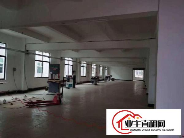  独门独院三层楼厂房。