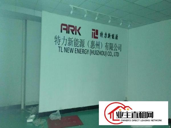  平南高速出口新出楼上1000平方带精装修