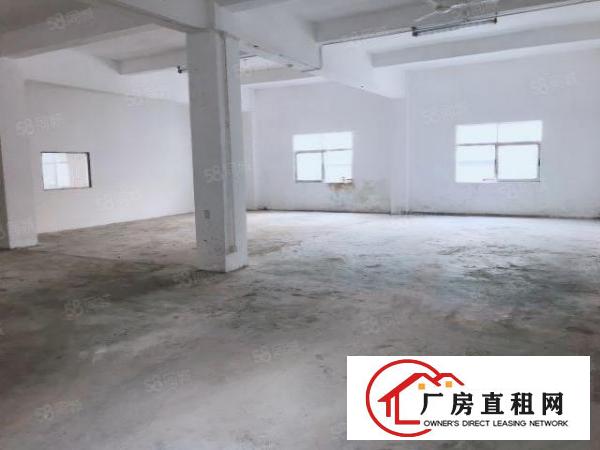  龙岗爱联地铁口300平厂房出租带货梯停车场免费采光好价格实惠