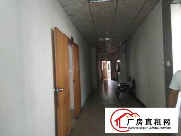 龙岗爱联三楼带2吨电梯整层1050平方厂房招租（可分租）
