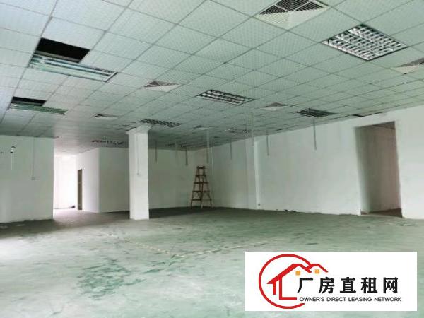  龙岗地铁口可分租三层独门独院