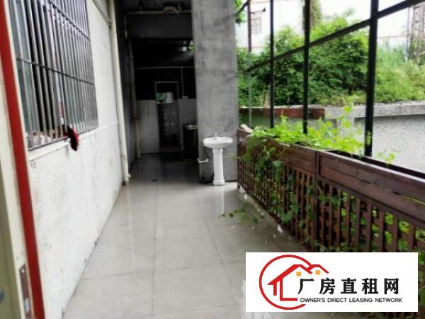  岗头地铁口一楼厂房出租，赠送三十平米露台