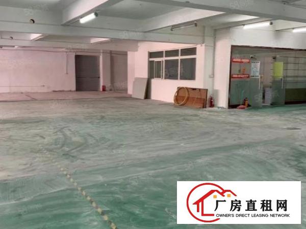  地铁口2楼1080平米，25元平米，配4部3吨电梯，