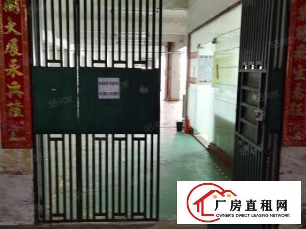  地铁口2楼1080平米，25元平米，配4部3吨电梯，