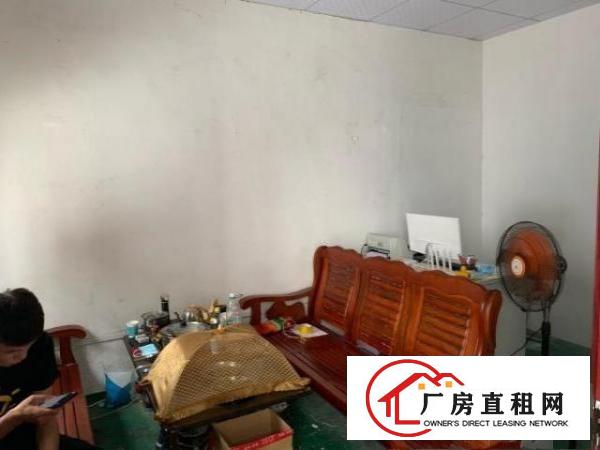  平湖辅城坳新出一楼小面积厂房出租有空地停车