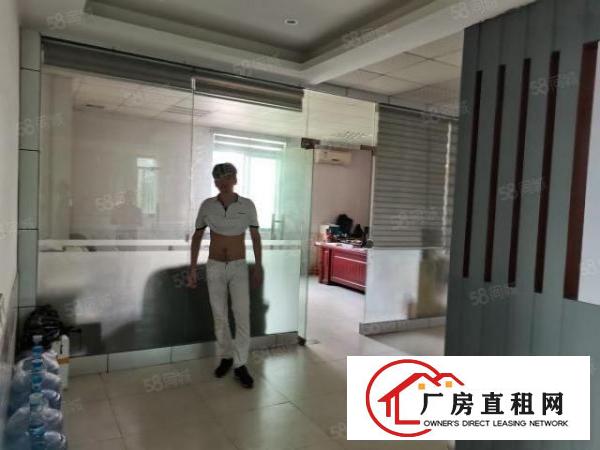  平湖华南城地铁口二楼600平方带装修厂房出租