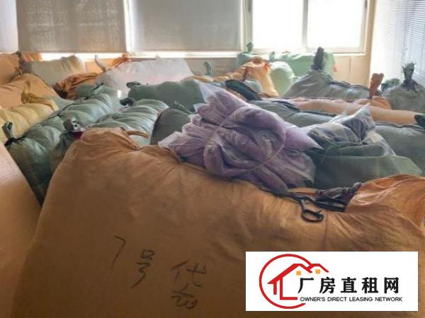  房型方正，可做厂房，仓库，办公室，免费停车