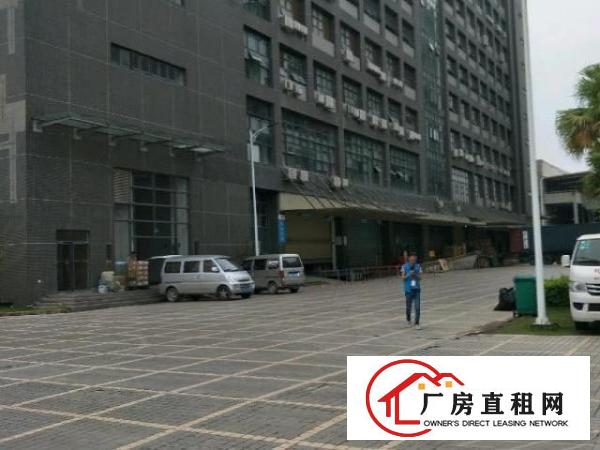  龙岗布吉大工业区新出楼上2200平厂房出租，大小可分