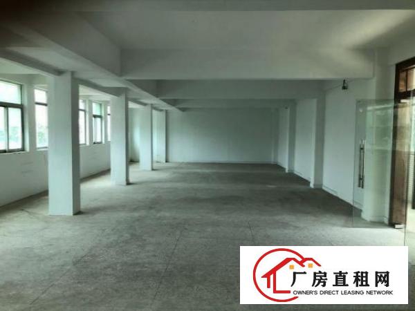 该厂房可做仓库办公，交通方便，环境优美，安静！中介勿扰