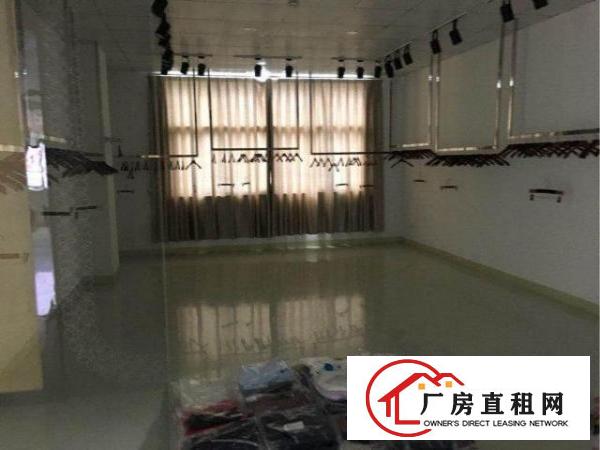  横岗力嘉路口1000平方三楼精装修，可分租一半