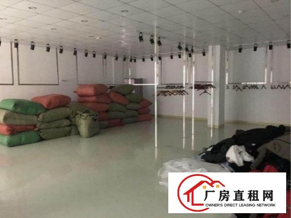 横岗力嘉路口1000平方三楼精装修，可分租一半