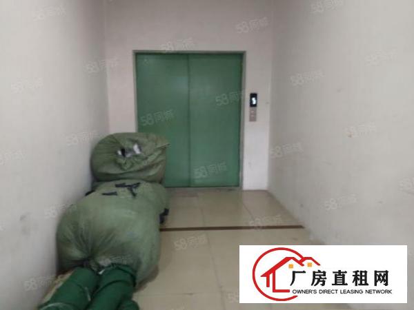  横岗四联新出单一层900平厂房带精装办公室，可做生产仓库