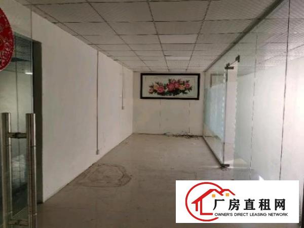  龙岗坪地坪西北通道附近楼上带装修厂房950平出租