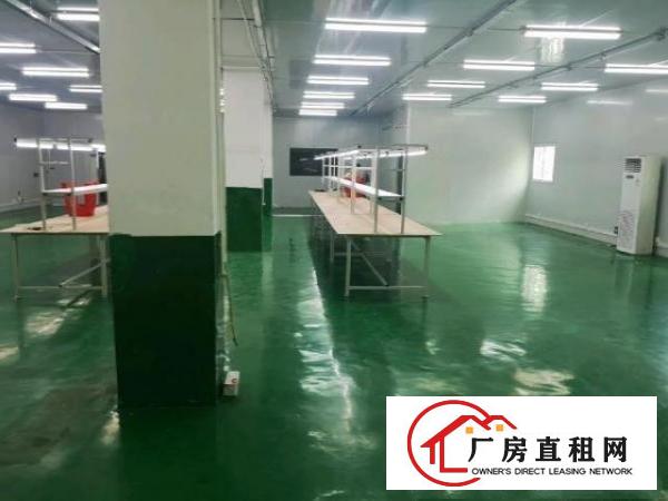  不用装修，里面有空调，操作台，办公室里有沙发，办公桌，办公椅