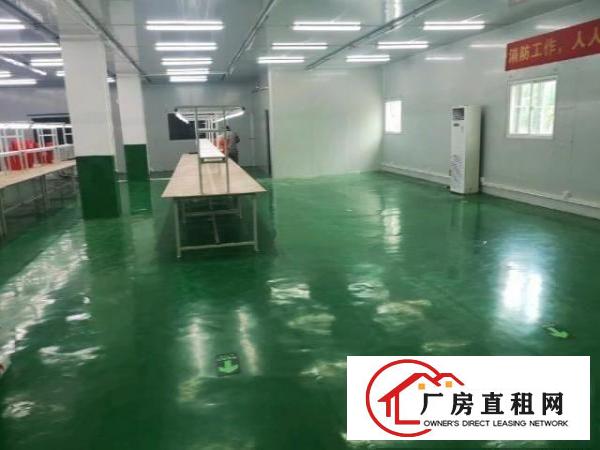  不用装修，里面有空调，操作台，办公室里有沙发，办公桌，办公椅