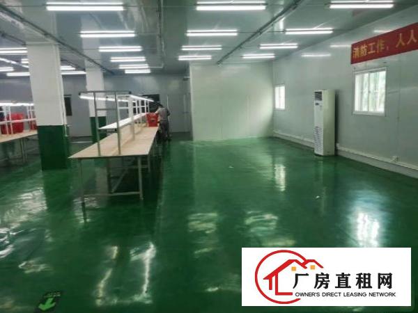  不用装修，里面有空调，操作台，办公室里有沙发，办公桌，办公椅