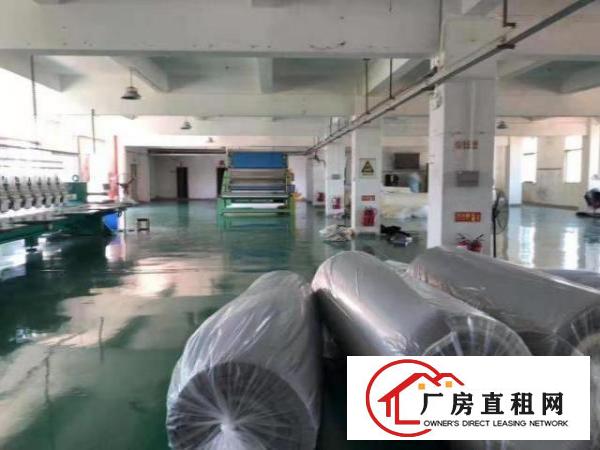  坪山坑梓新出带装修三楼整层厂房800平，配套齐全，空地大！！