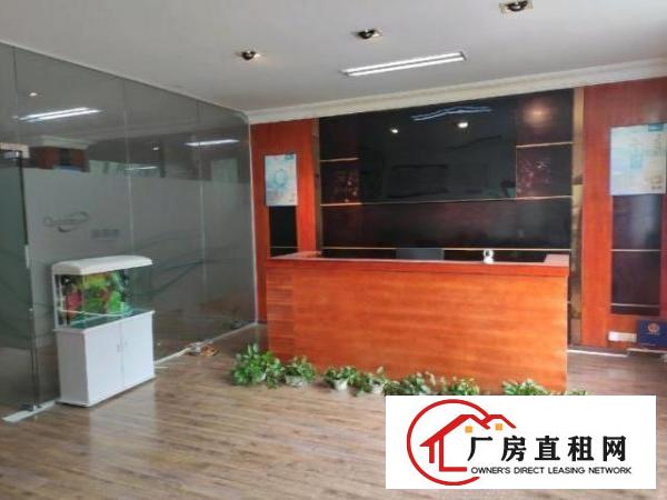  精装修，有办公座椅，设施完好，可分割，适合线上商务