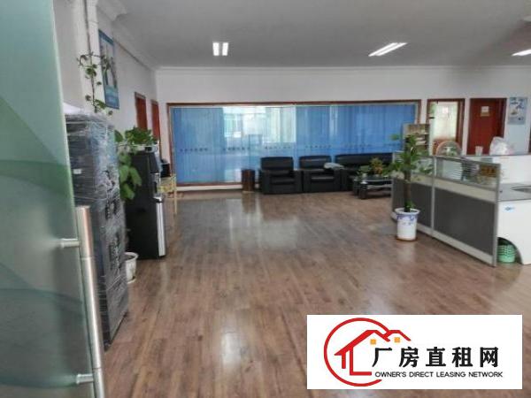  精装修，有办公座椅，设施完好，可分割，适合线上商务