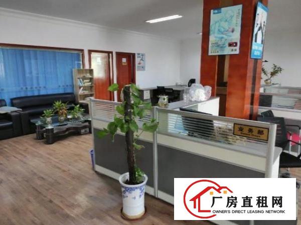  精装修，有办公座椅，设施完好，可分割，适合线上商务