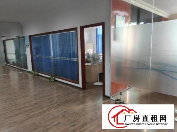  精装修，有办公座椅，设施完好，可分割，适合线上商务