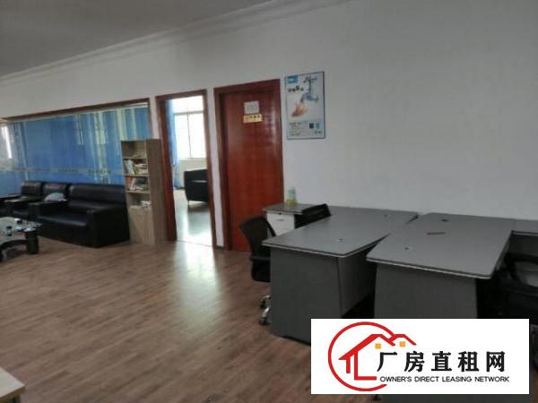 精装修，有办公座椅，设施完好，可分割，适合线上商务