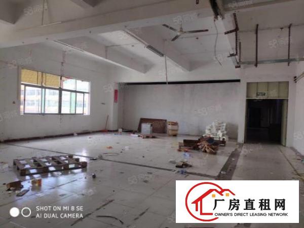  龙华龙军工业区内三楼500平方厂房仓库出租电梯口