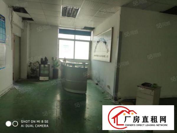  龙华龙军工业区内三楼500平方厂房仓库出租电梯口