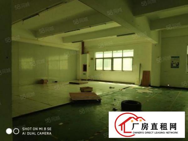 龙华龙军工业区内三楼500平方厂房仓库出租电梯口