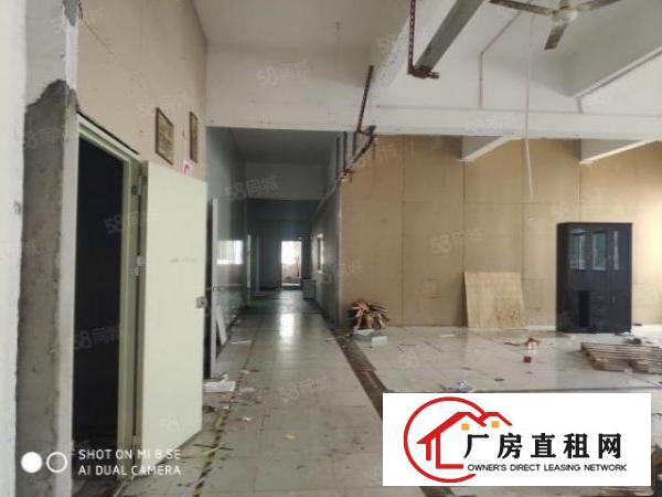  龙华龙军工业区内三楼500平方厂房仓库出租电梯口